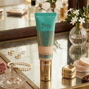 Juvia’s Place Foundation NWT New Full-Coverage Makeup